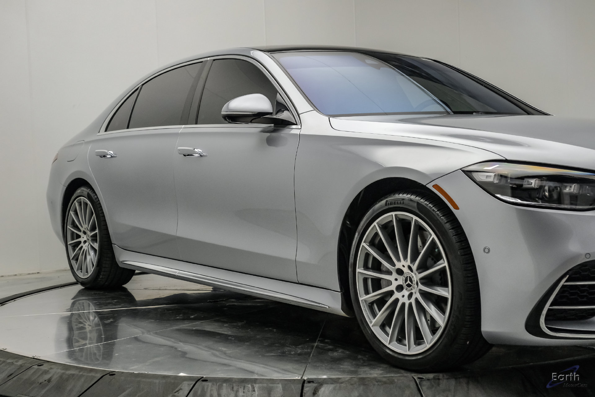Used 2022 Mercedes-Benz S 580 4MATIC Sedan w/ AMG Line Package image 32