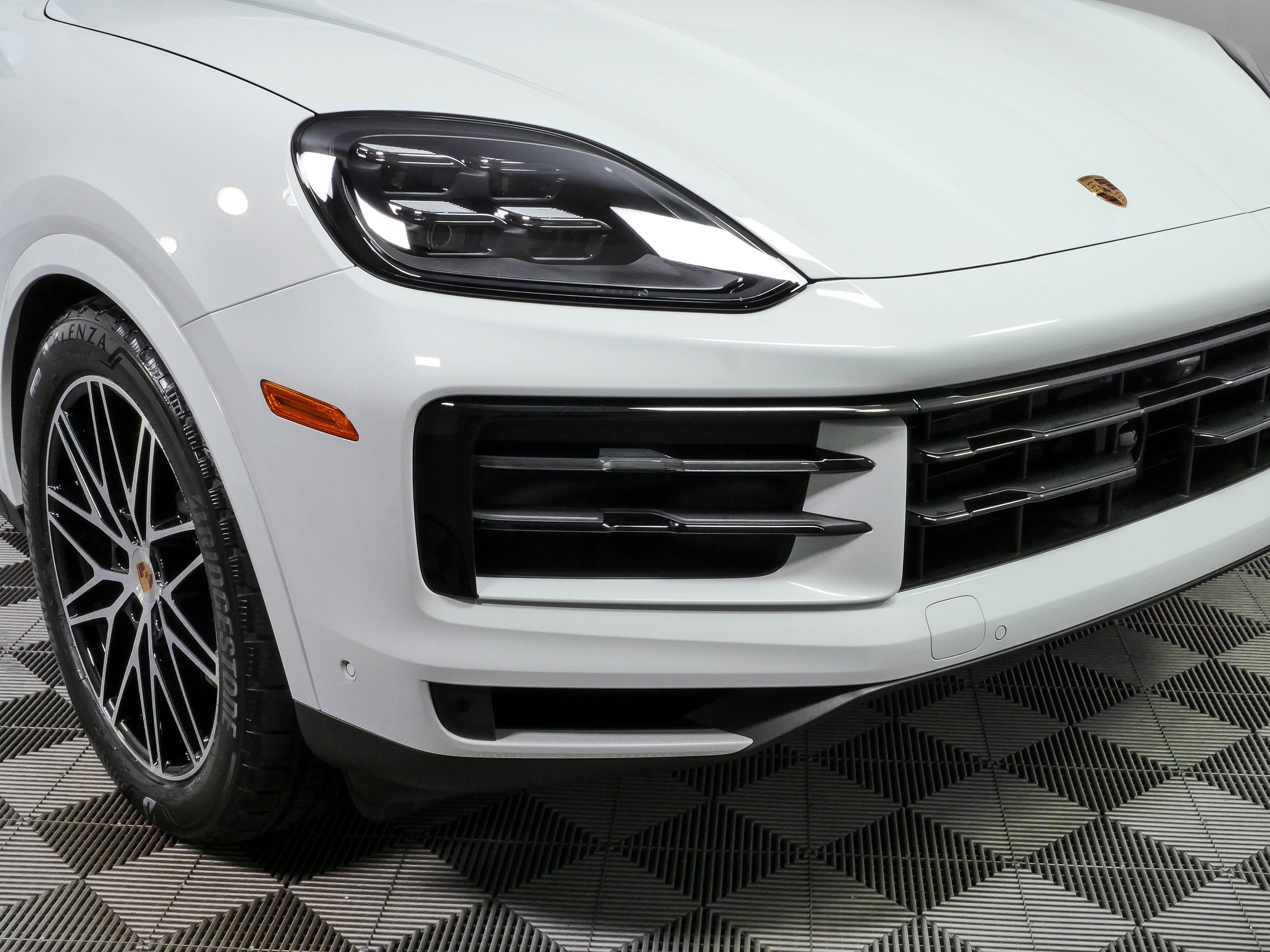 Certified 2025 Porsche Cayenne Coupe AWD/4WD image 40
