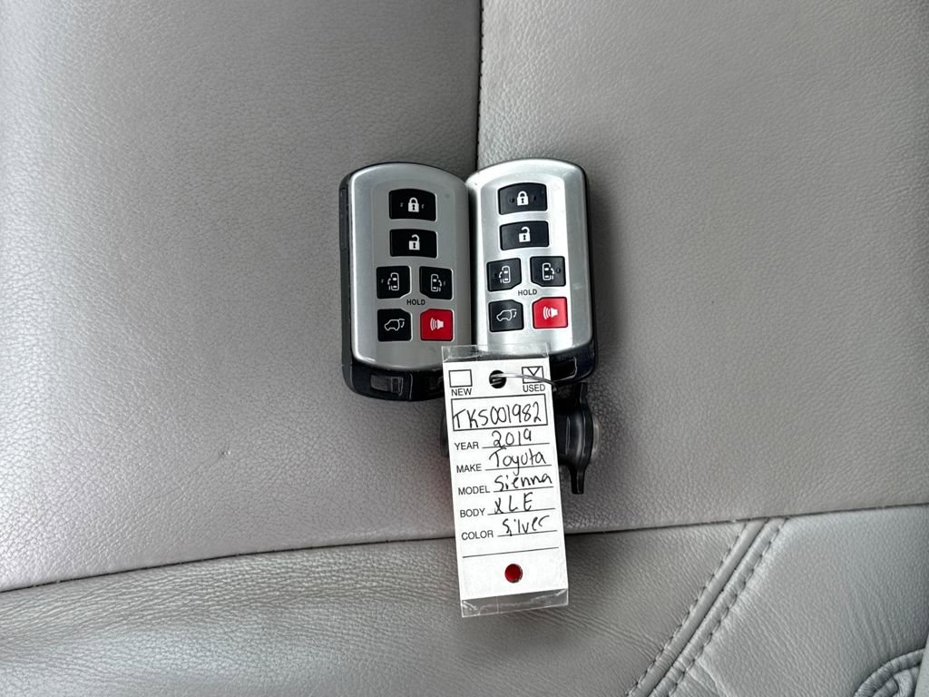 Used 2019 Toyota Sienna XLE image 29