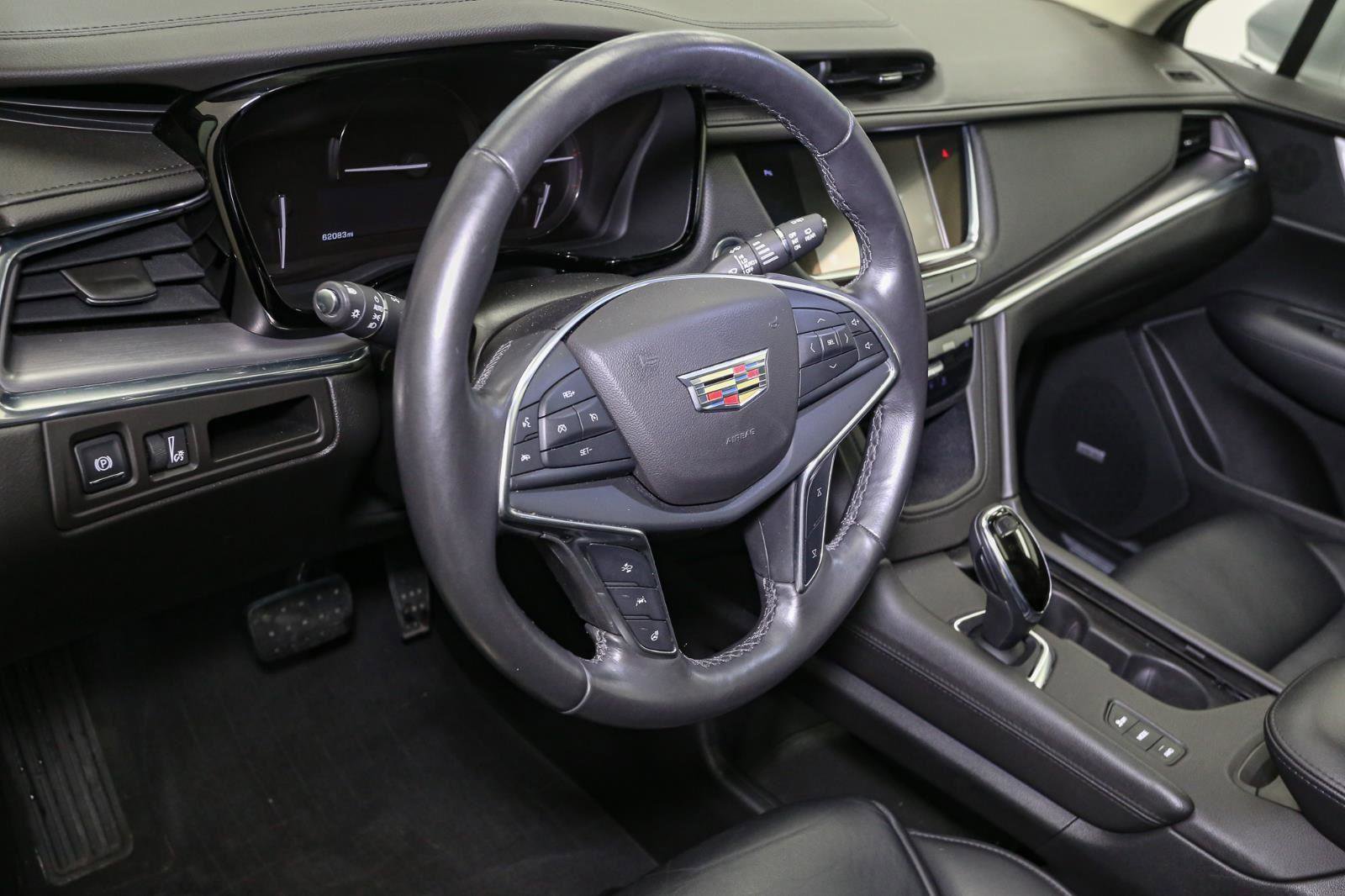 Used 2018 Cadillac XT5 Luxury w/ Driver Awareness Package image 26