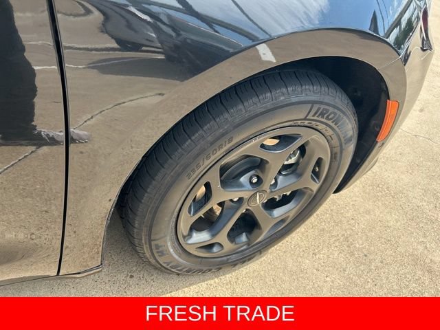 Used 2024 Chrysler Pacifica Premium FWD image 18