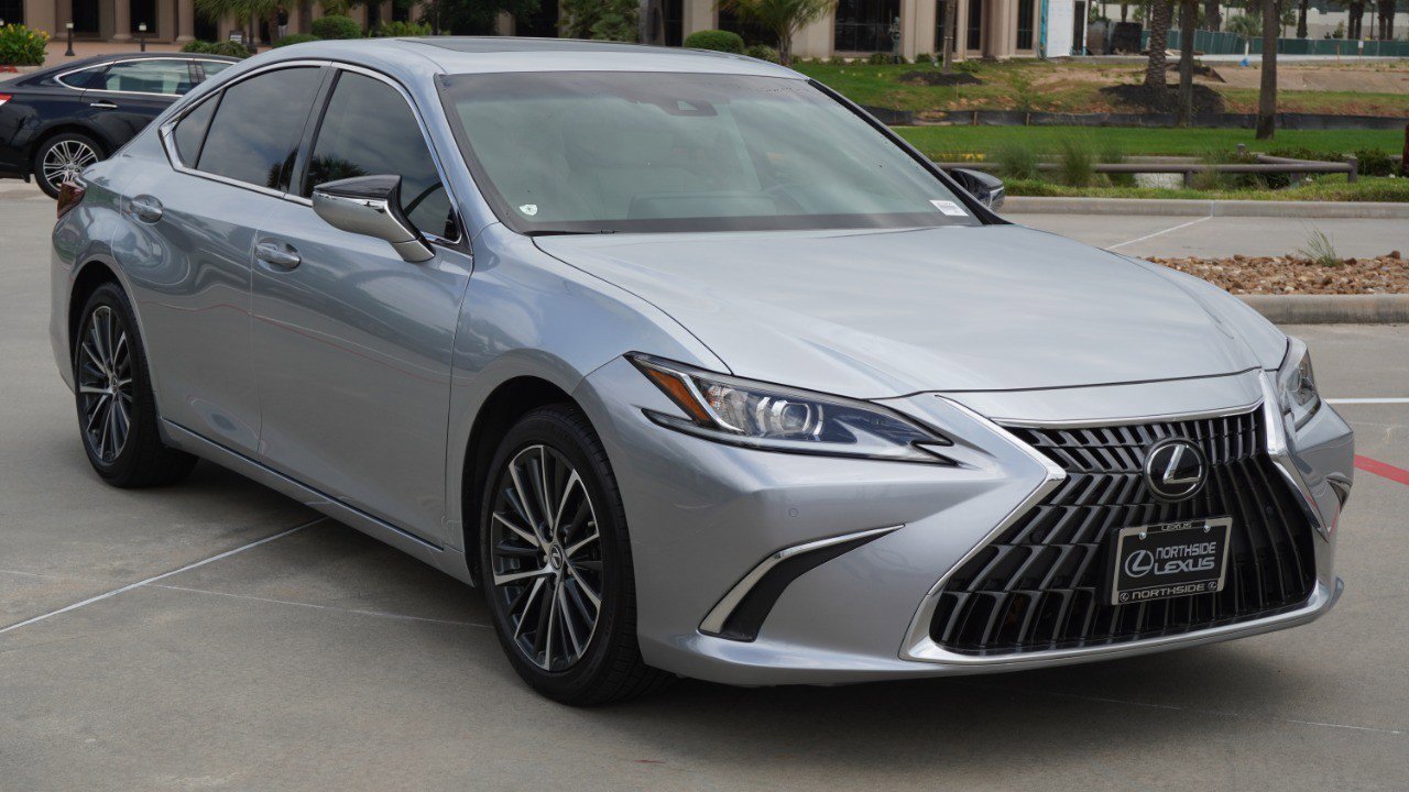 Certified 2023 Lexus ES 350 w/ Premium Package image 3