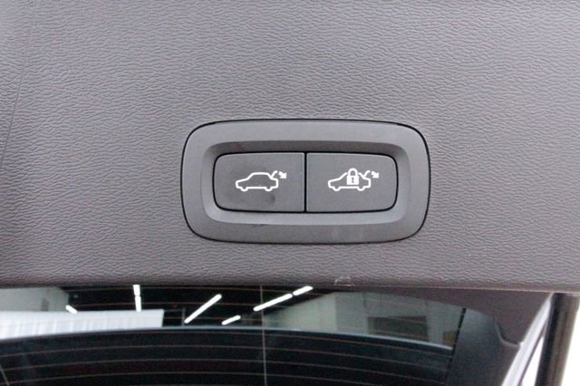 Certified 2025 Volvo XC40 B5 Ultra w/ Protection Package Premier image 32