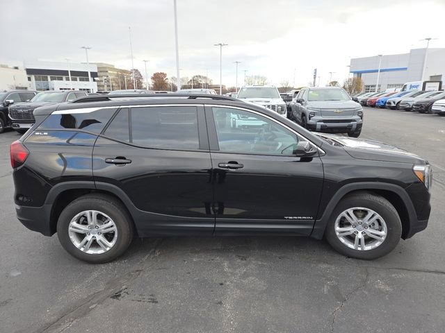 Used 2022 GMC Terrain SLE w/ Driver Convenience Package image 16