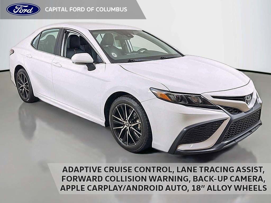 Used 2024 Toyota Camry SE FWD image 1