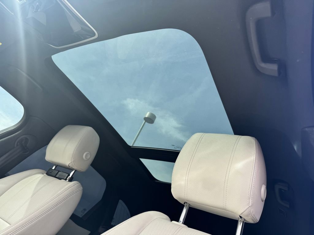 Used 2020 Land Rover Range Rover Velar R-Dynamic S image 9