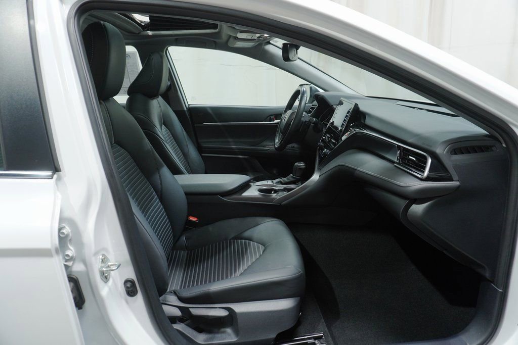 Used 2023 Toyota Camry SE w/ Convenience Package image 11
