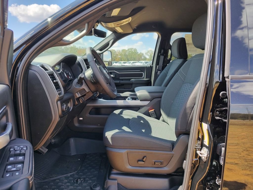 New 2025 RAM 2500 Big Horn AWD/4WD image 17