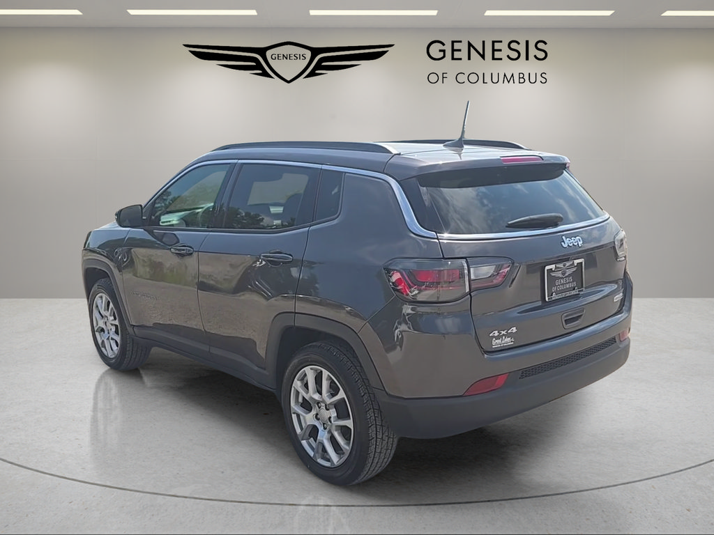 Used 2023 Jeep Compass Latitude w/ Sun and Sound Group AWD/4WD image 3