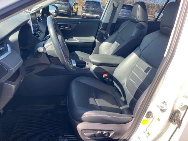 Used 2019 Toyota RAV4 Limited image 16