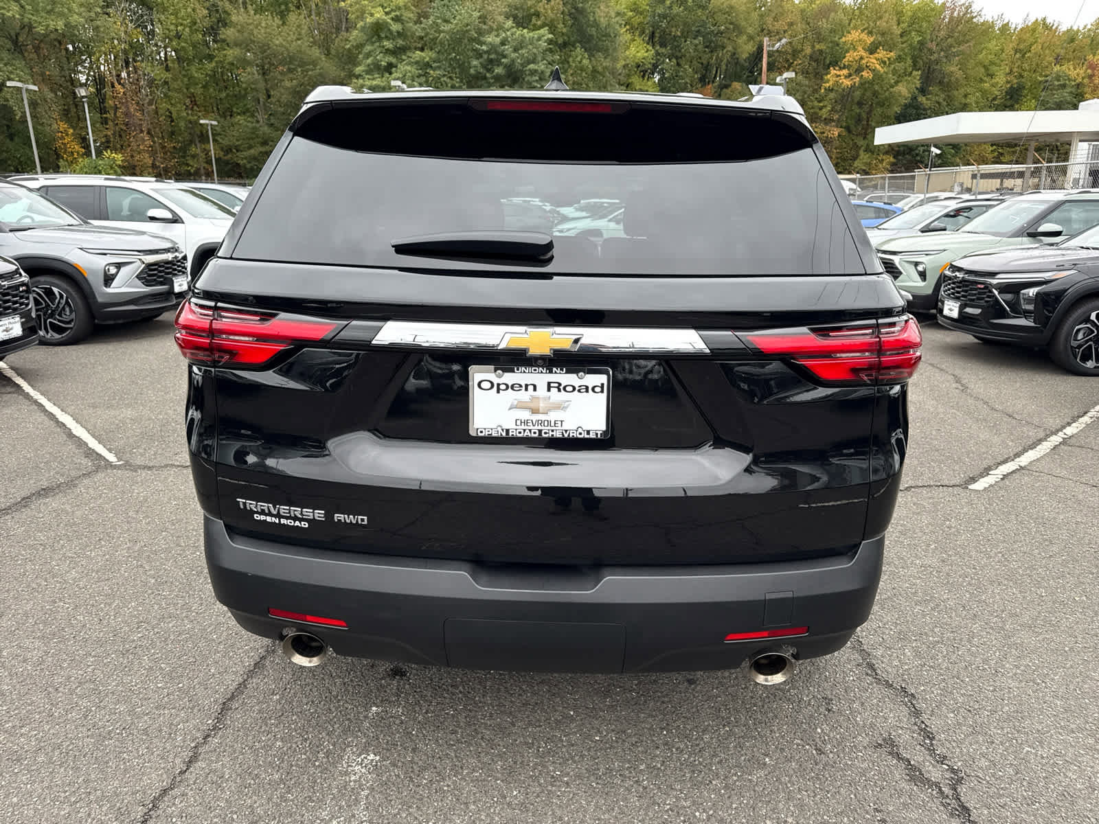 Used 2023 Chevrolet Traverse LS image 7
