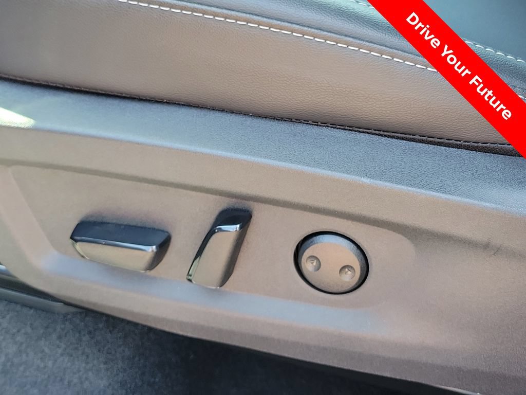 Certified 2025 Nissan Murano SV FWD image 18