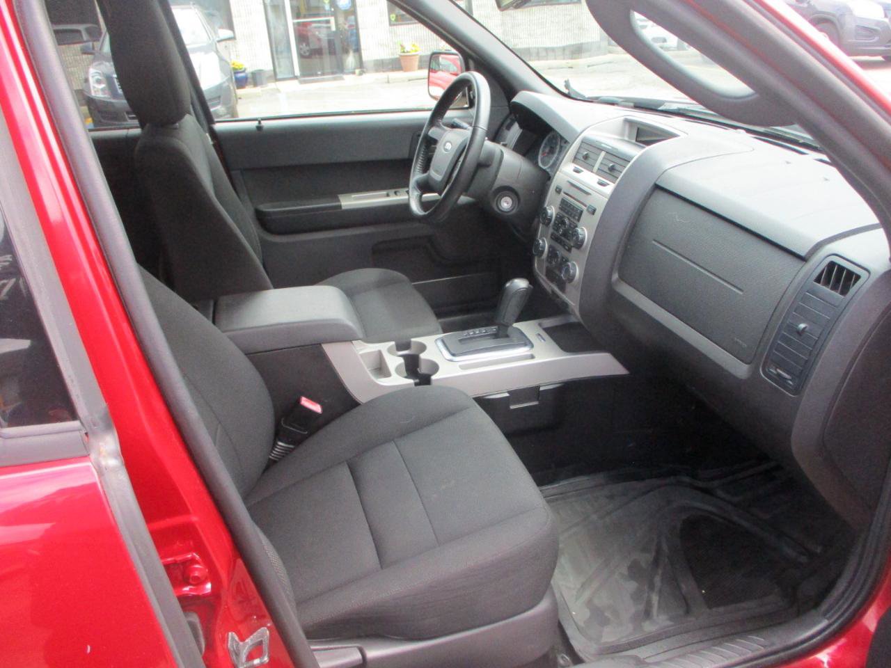 Used 2010 Ford Escape XLT image 8