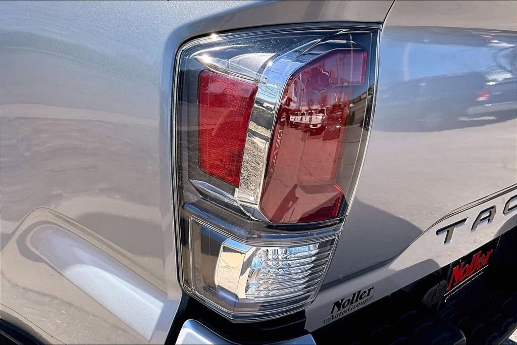Used 2023 Toyota Tacoma TRD Sport w/ Technology Package image 30