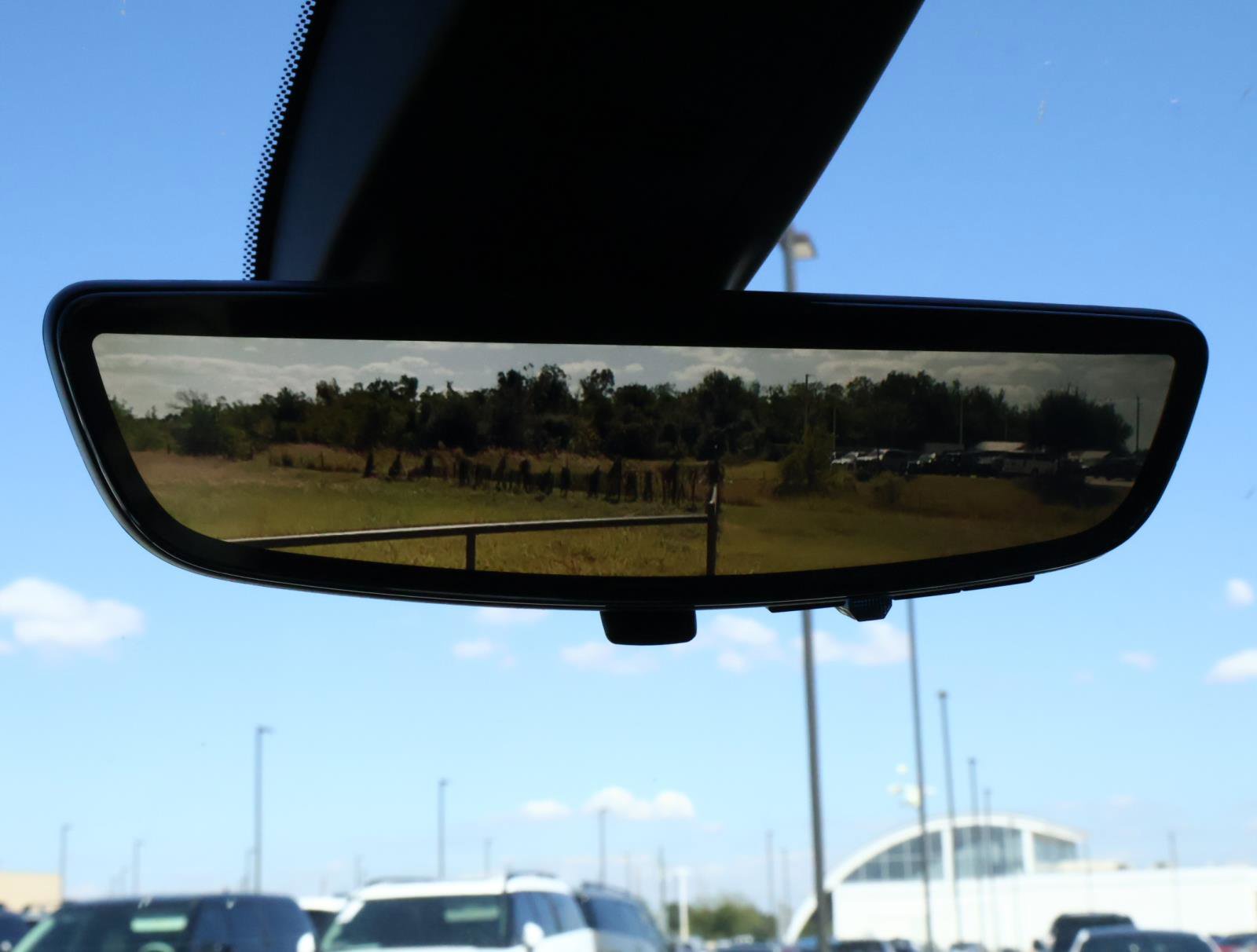 Used 2023 Chevrolet Traverse RS image 33