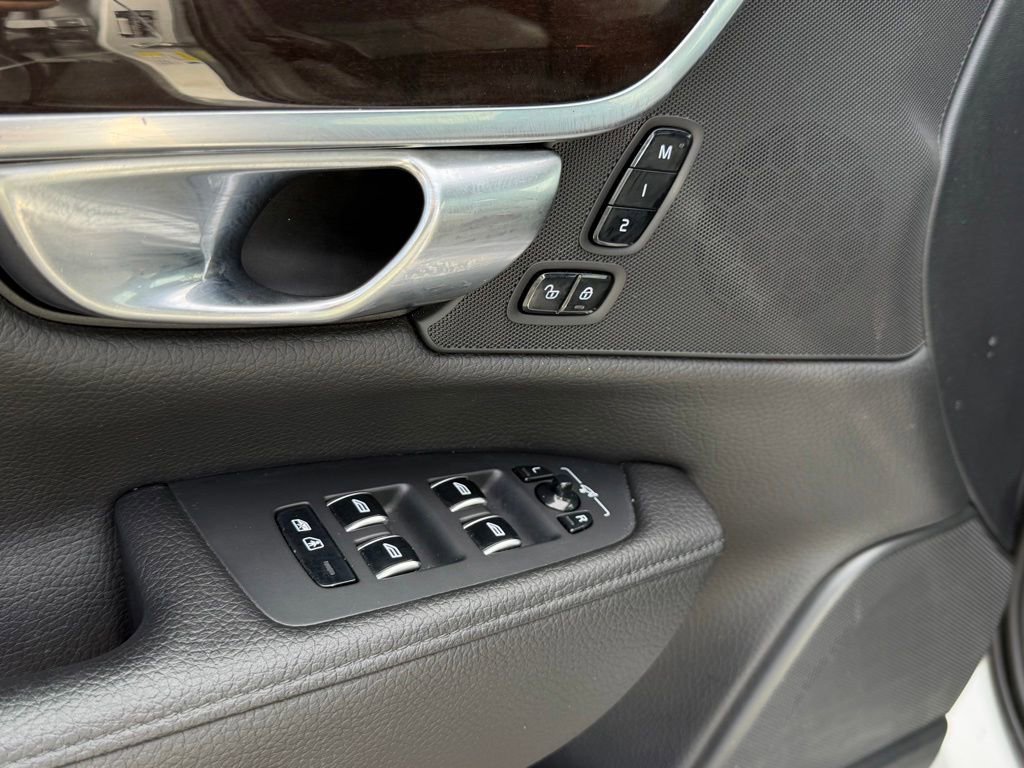 Used 2018 Volvo S90 T5 Momentum w/ Convenience Package FWD image 13