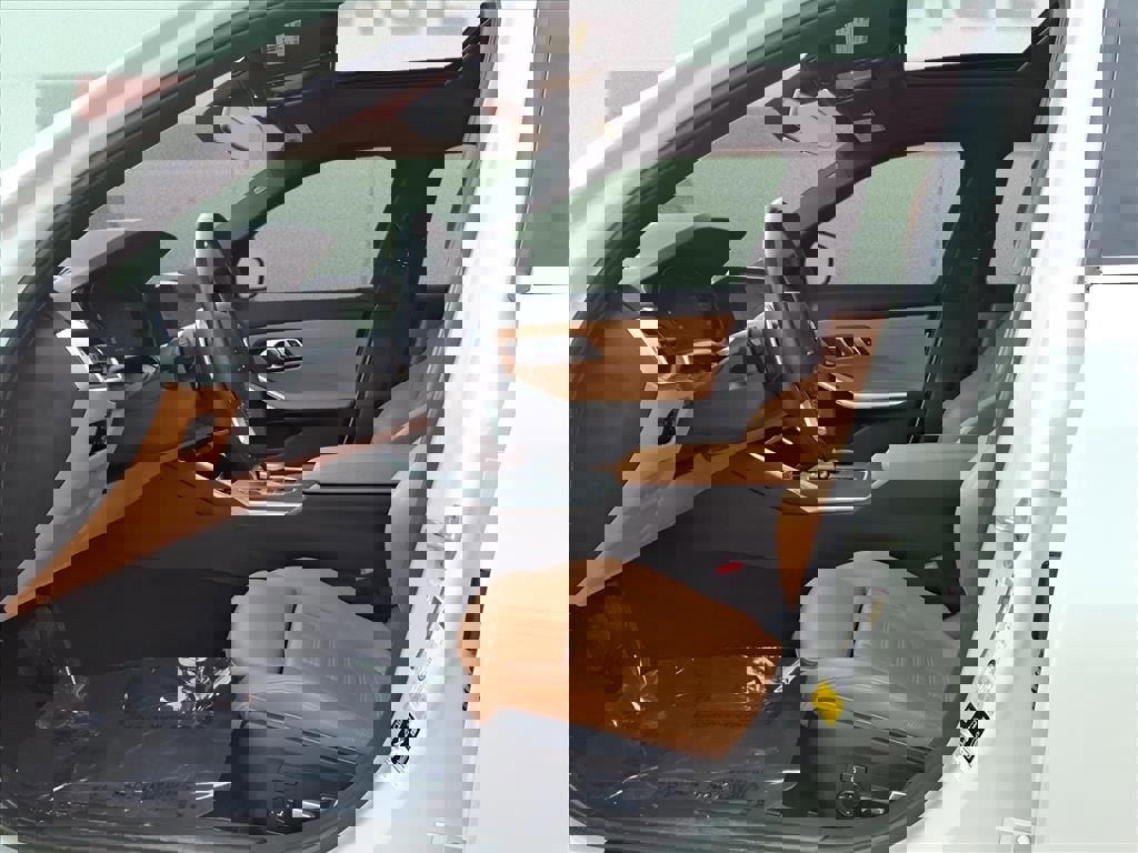 Used 2021 BMW 330i xDrive Sedan w/ Premium Package image 15