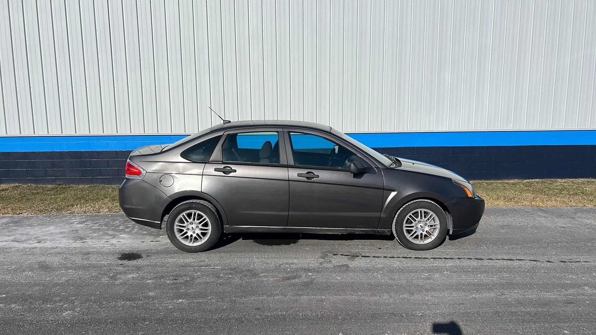 Used 2009 Ford Focus SE FWD image 4