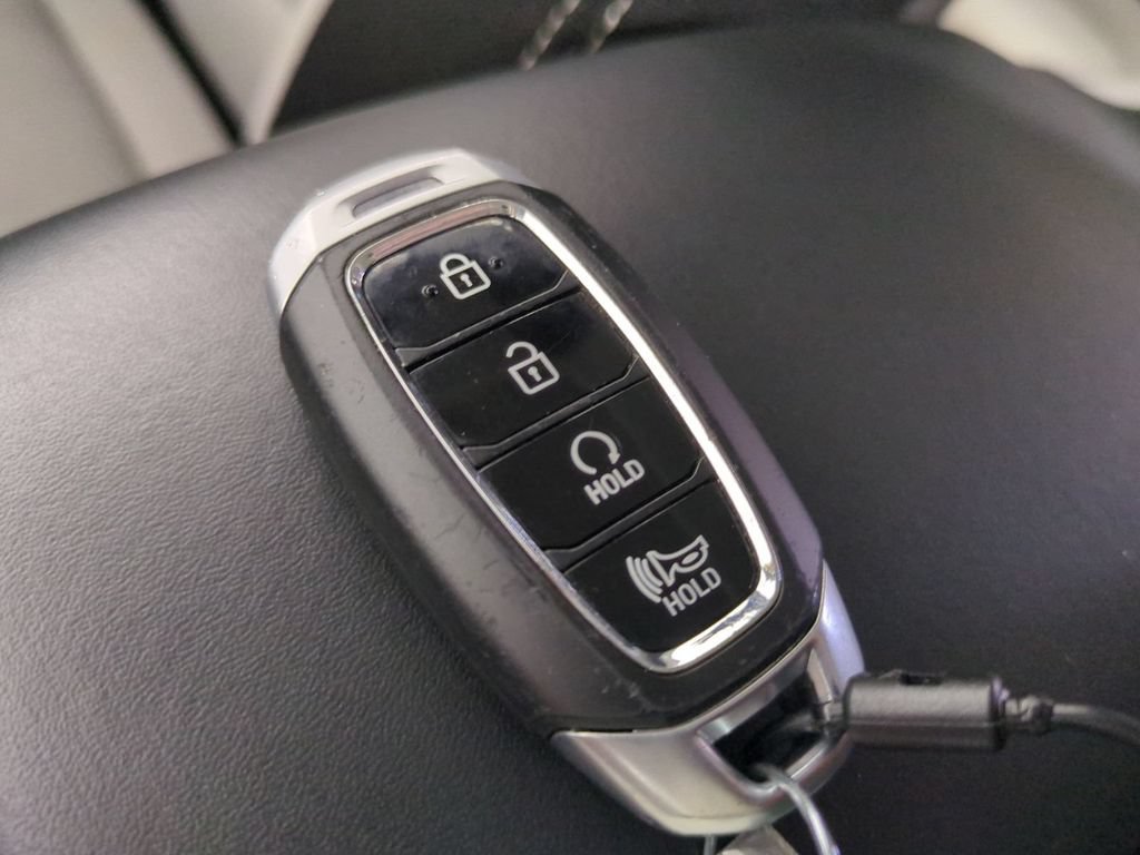 Used 2025 Hyundai Venue SEL FWD image 46