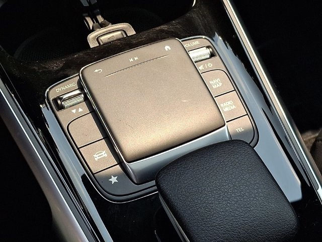 Used 2021 Mercedes-Benz GLB 250 4MATIC image 27