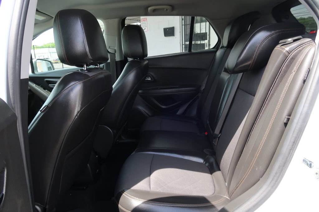 Used 2018 Chevrolet Trax LT w/ LT Convenience Package FWD image 7