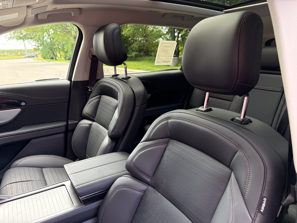 New 2026 Lincoln Nautilus Reserve AWD/4WD image 12