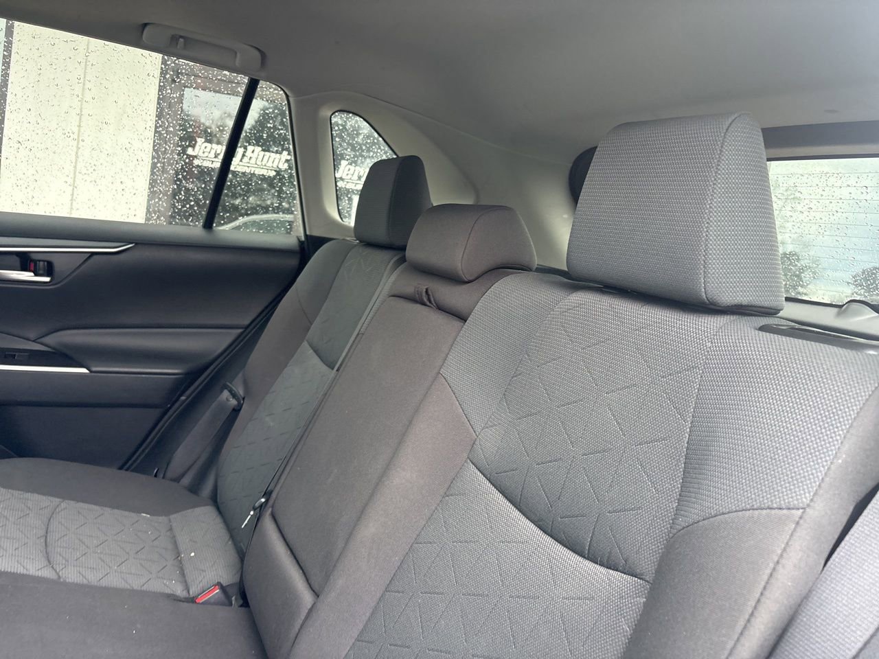 Used 2025 Toyota RAV4 XLE w/ Convenience Package image 5