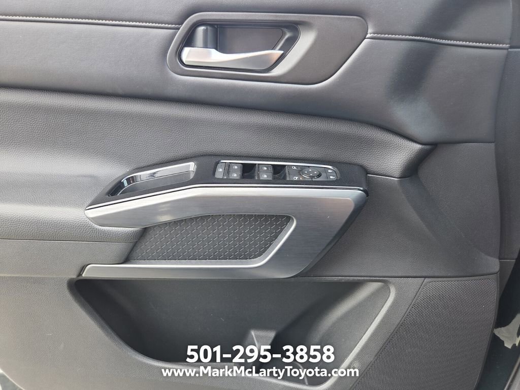 Used 2022 Nissan Pathfinder SL w/ Lighting Package (N92) FWD image 27