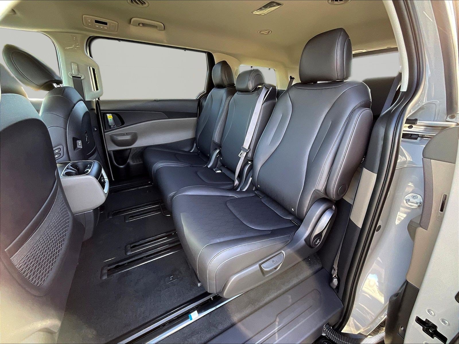 New 2027 Kia Carnival EX FWD image 18