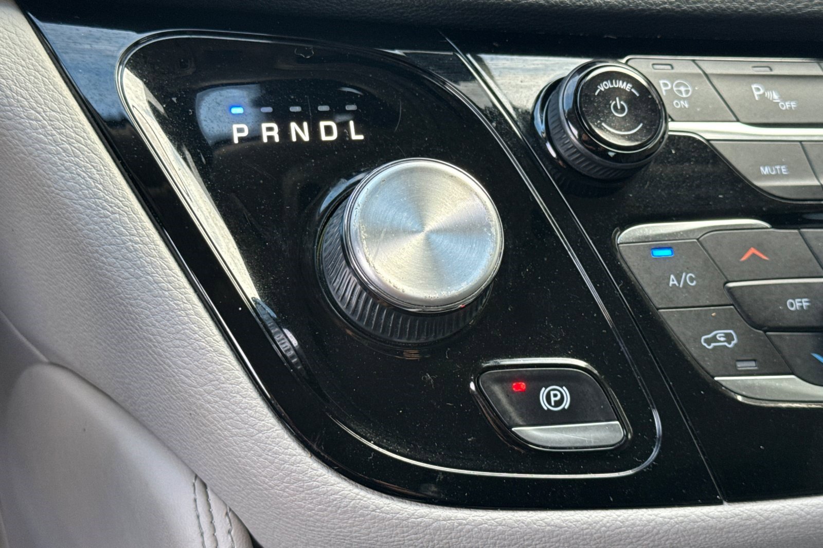 Used 2021 Chrysler Pacifica Limited w/ Premium & Safety Sphere Group image 17