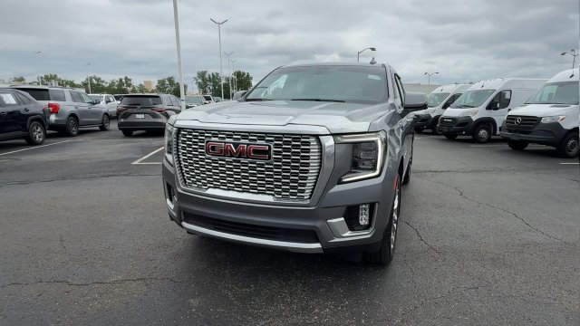 Used 2022 GMC Yukon Denali AWD/4WD image 3