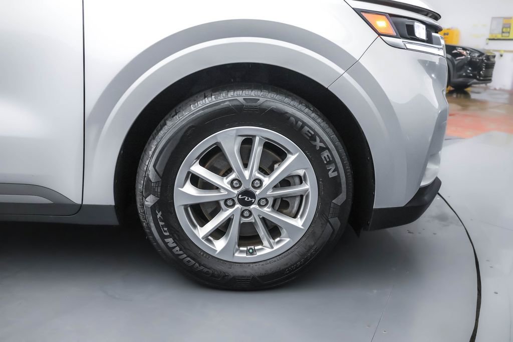 Used 2022 Kia Carnival LX image 28