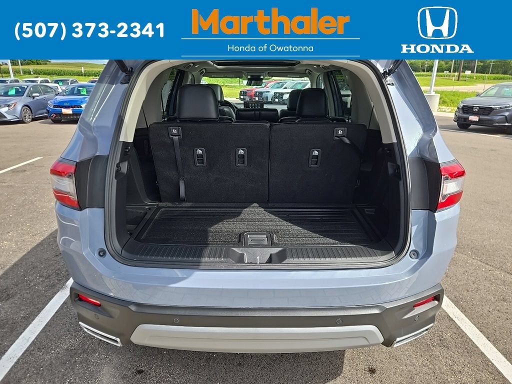 Used 2025 Honda Pilot Touring image 16