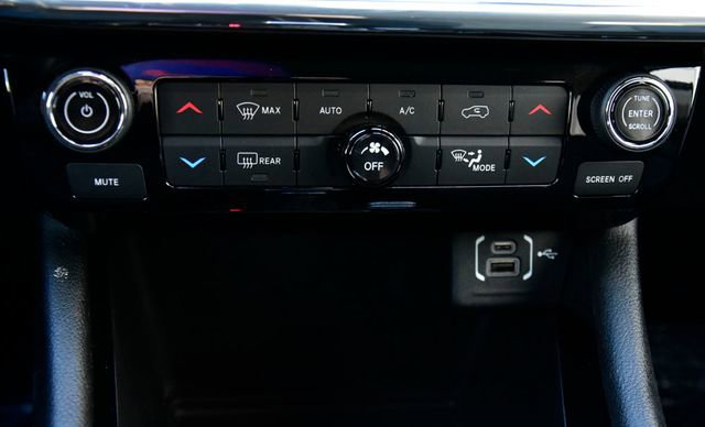 Used 2022 Jeep Compass Limited image 21