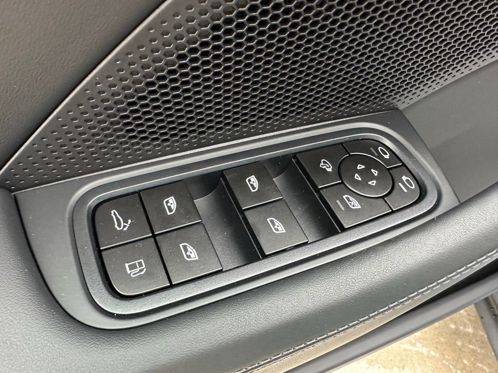 Used 2026 Porsche Panamera 4 E-Hybrid AWD/4WD image 15