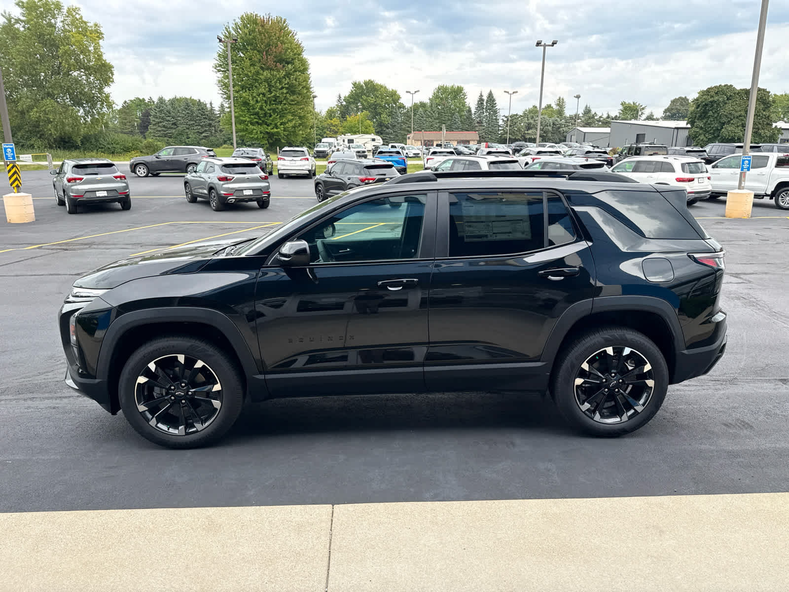 New 2027 Chevrolet Equinox RS AWD/4WD image 3