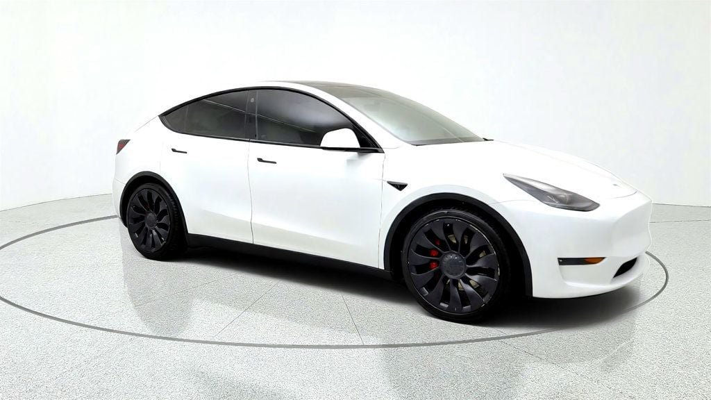 Used 2022 Tesla Model Y Performance AWD/4WD image 3