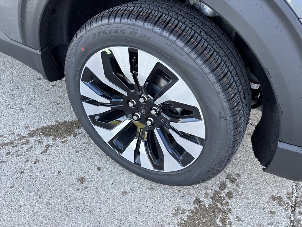 New 2026 Ford Explorer Platinum image 7