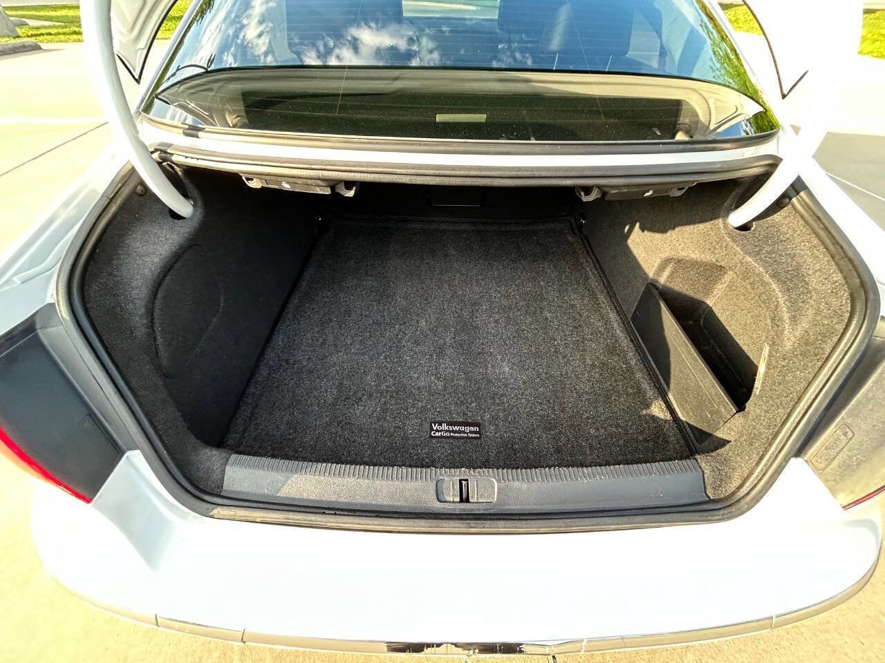 Used 2014 Volkswagen CC Sport image 11