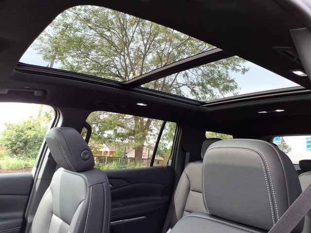 New 2027 Chevrolet Traverse LT w/ Sun and Wheel Package FWD image 8