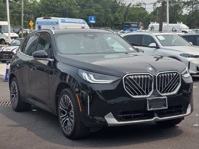 Used 2025 BMW X3 xDrive30i w/ Premium Package AWD/4WD image 3