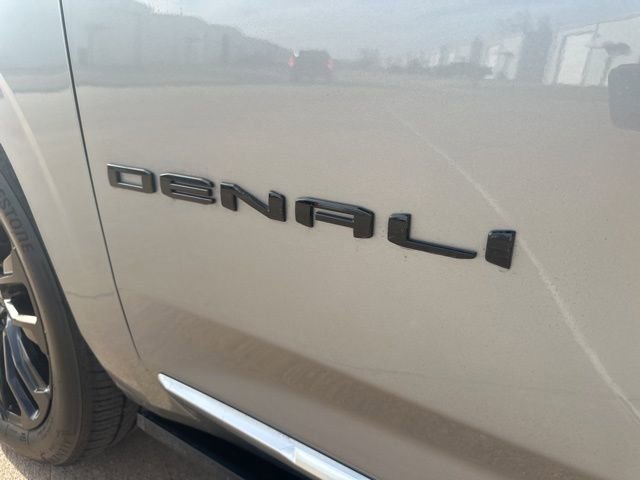 Used 2023 GMC Yukon Denali w/ Denali Reserve Package image 13