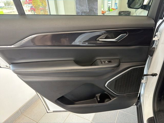 Used 2021 Jeep Grand Cherokee L Laredo AWD/4WD image 18