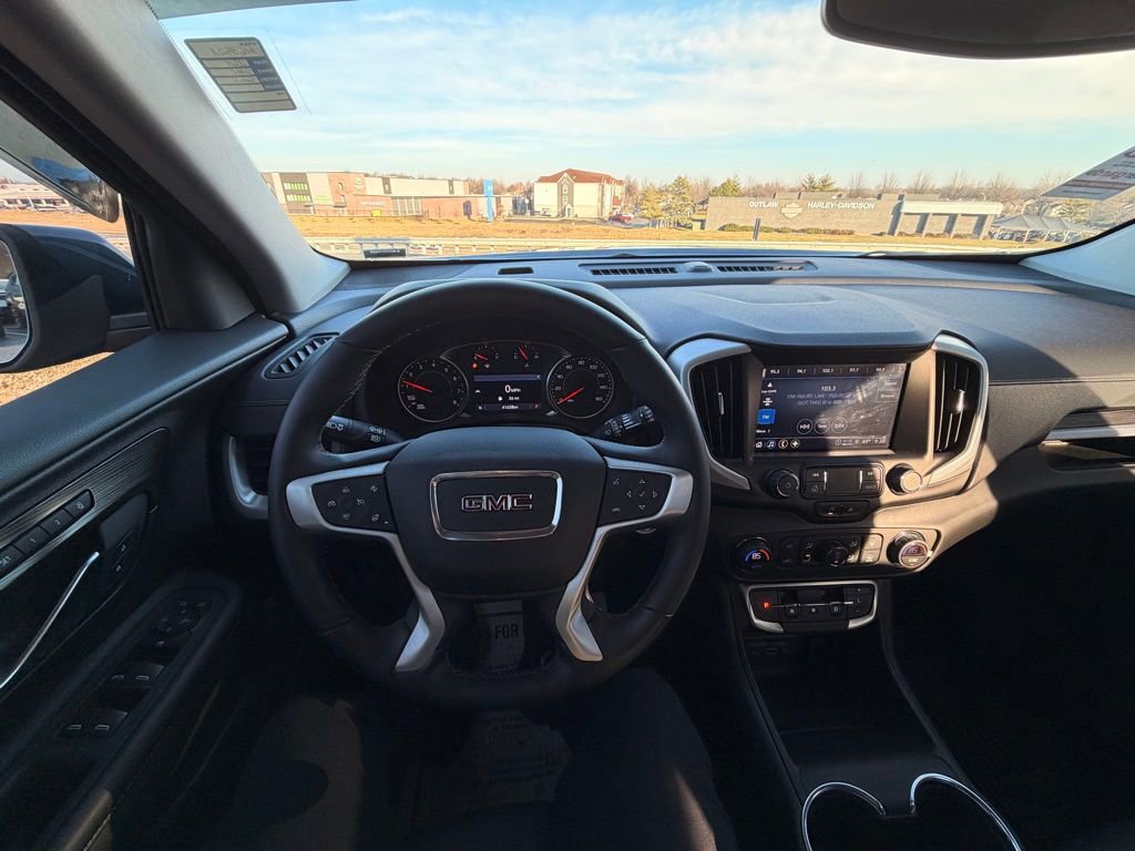 Used 2024 GMC Terrain SLT image 10