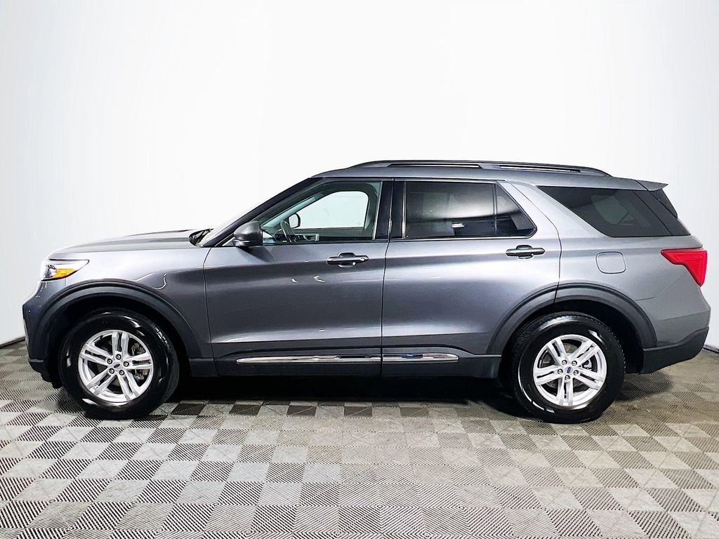 Used 2023 Ford Explorer XLT w/ Equipment Group 202A image 4