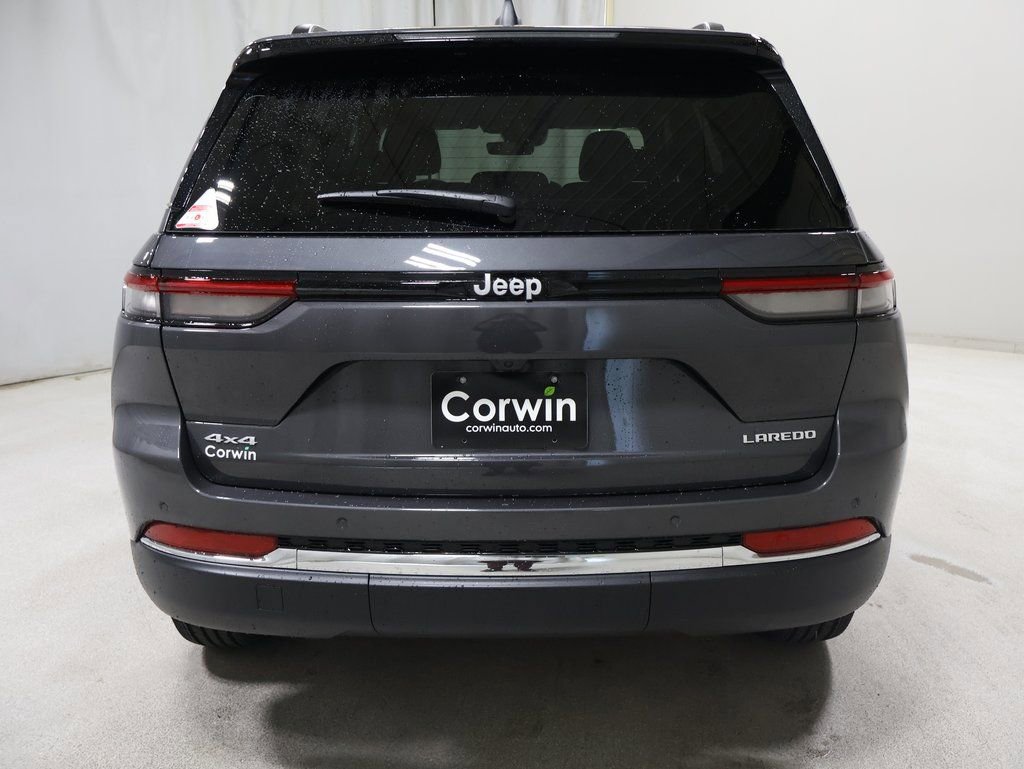 New 2025 Jeep Grand Cherokee Laredo w/ Luxury Tech Group I image 3