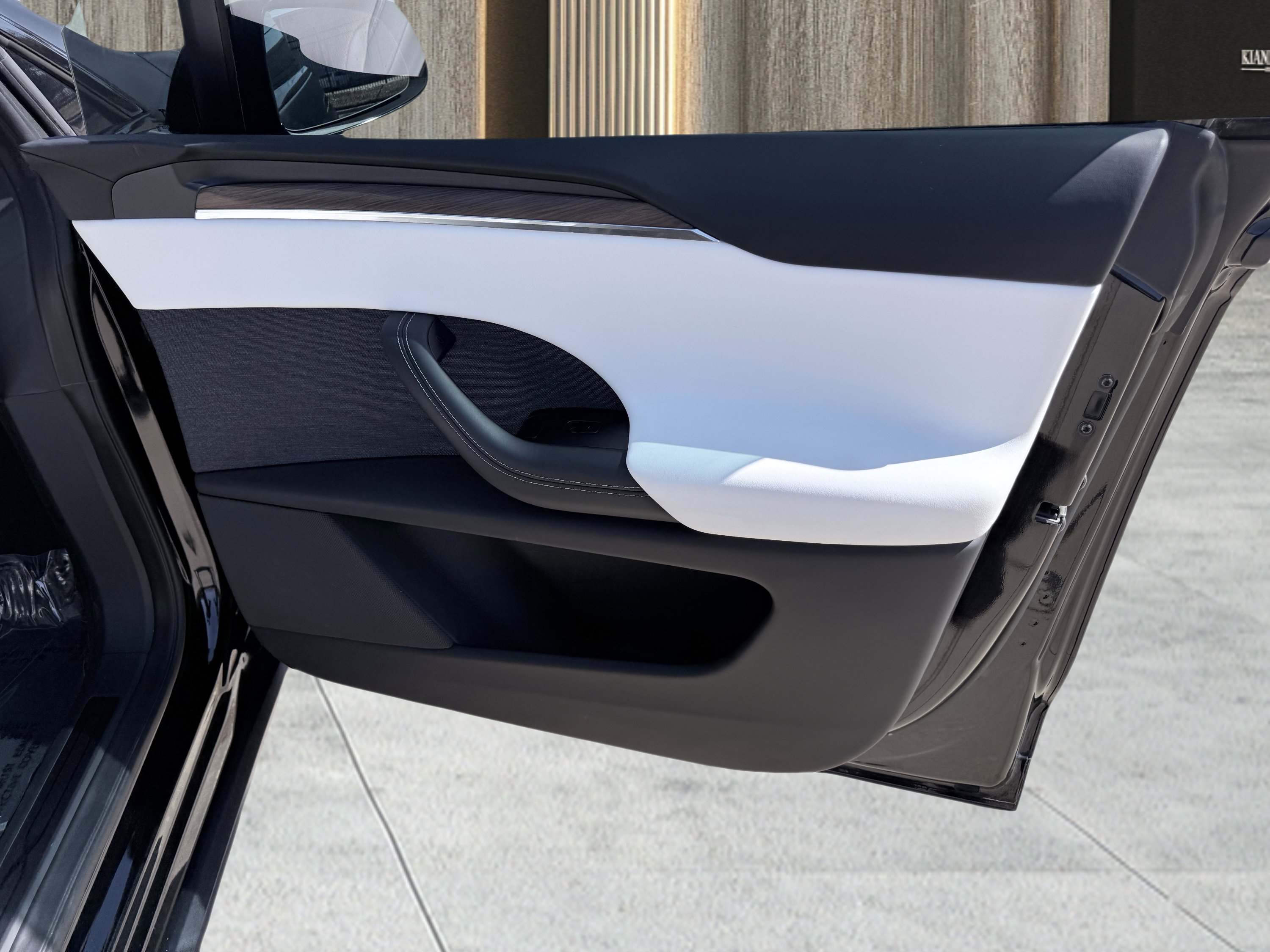 Used 2022 Tesla Model X image 44