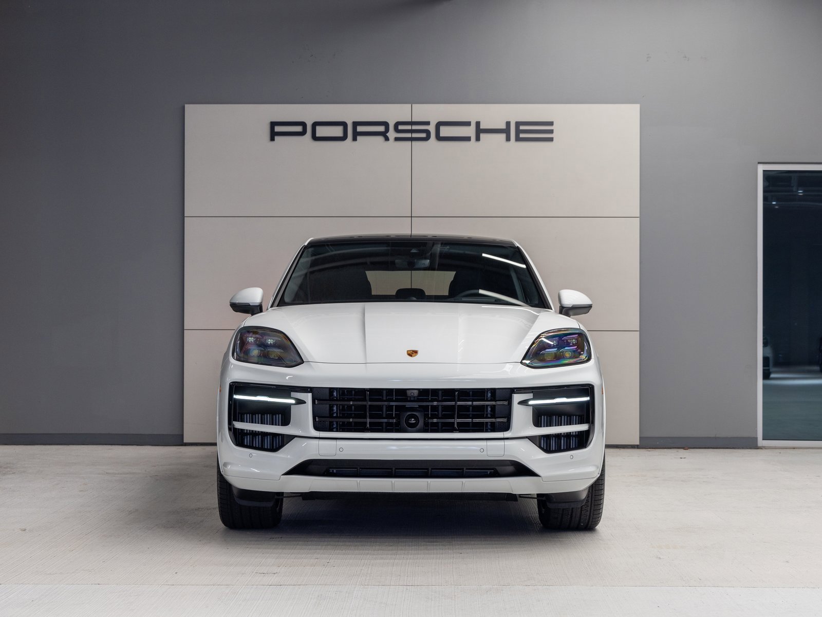 Used 2025 Porsche Cayenne S image 10