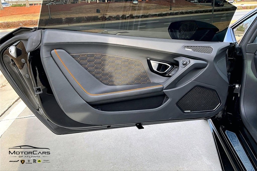 Used 2020 Lamborghini Huracan EVO image 20
