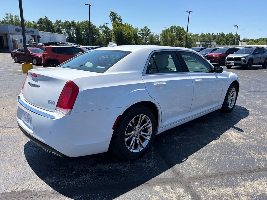 Used 2017 Chrysler 300 Limited w/ 300 Premium Group RWD image 4